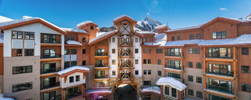 Exterior of the multi-storey Lodge at Mountaineer Square at Mount Crested Butte